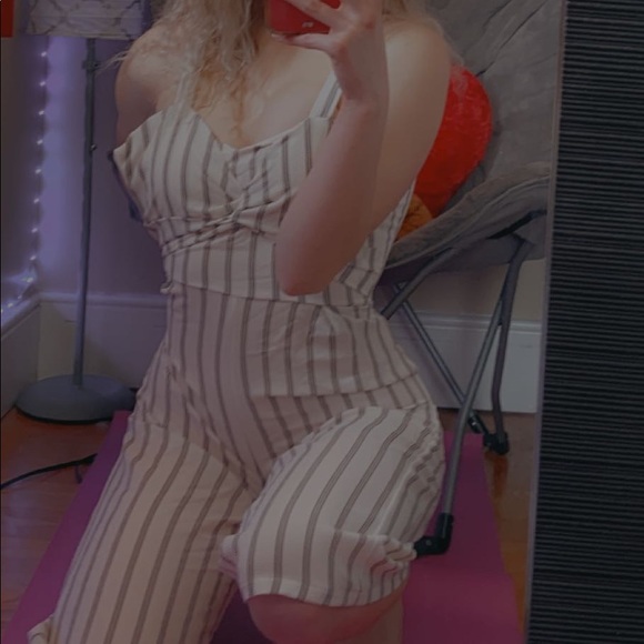 Ardene knee cut romper - Picture 3 of 3